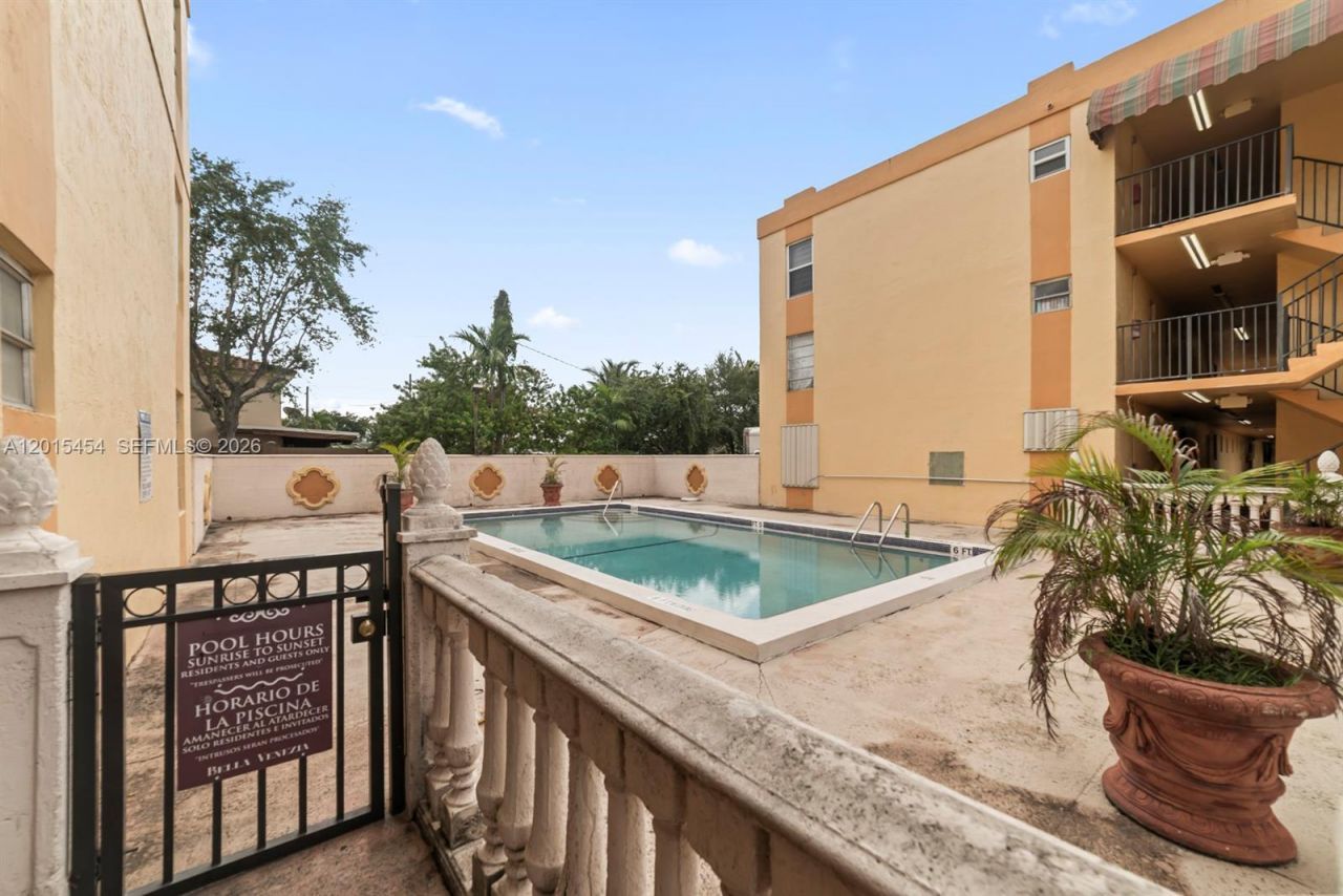 525 W 69th St , Unit 306, Hialeah, FL 33014 Photo