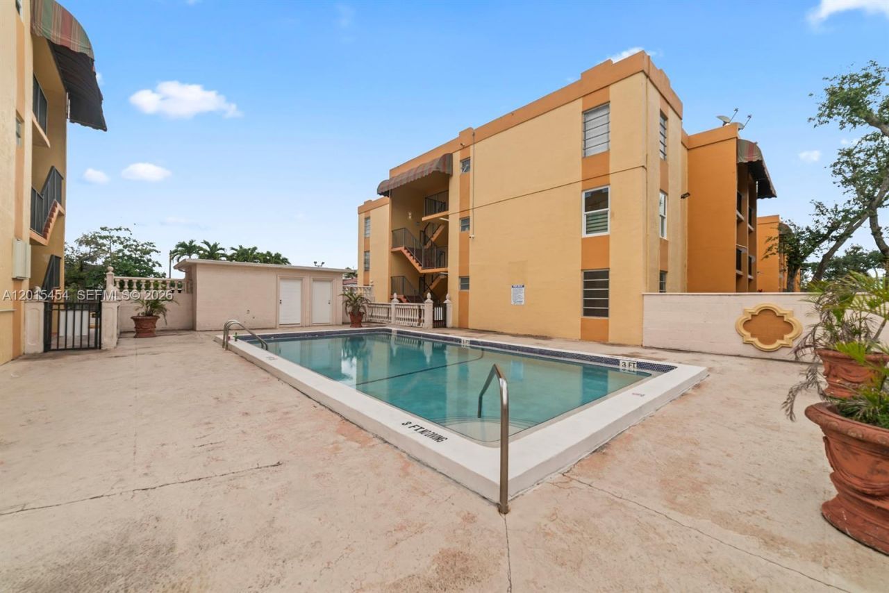 525 W 69th St , Unit 306, Hialeah, FL 33014 Photo