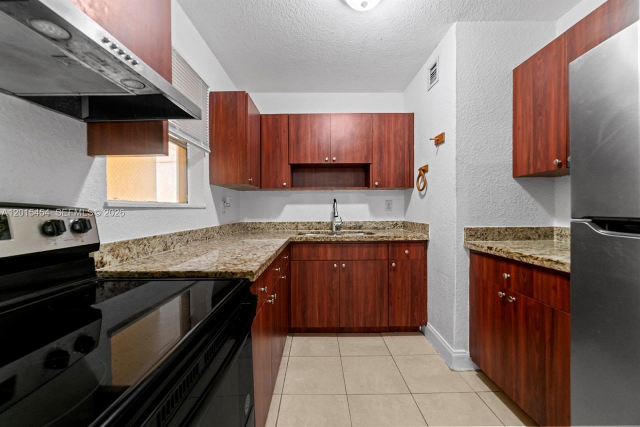 525 W 69th St , Unit 306, Hialeah, FL 33014 Photo