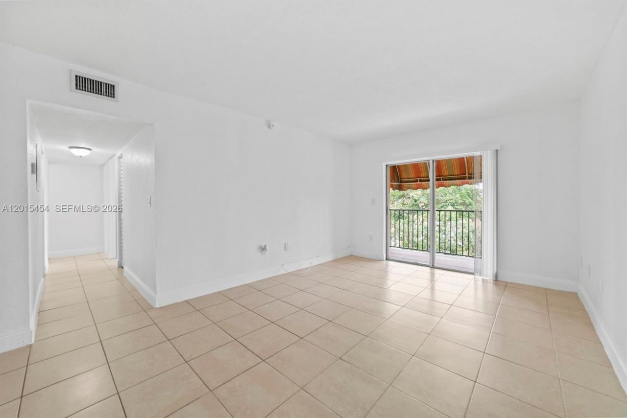 525 W 69th St , Unit 306, Hialeah, FL 33014 Photo