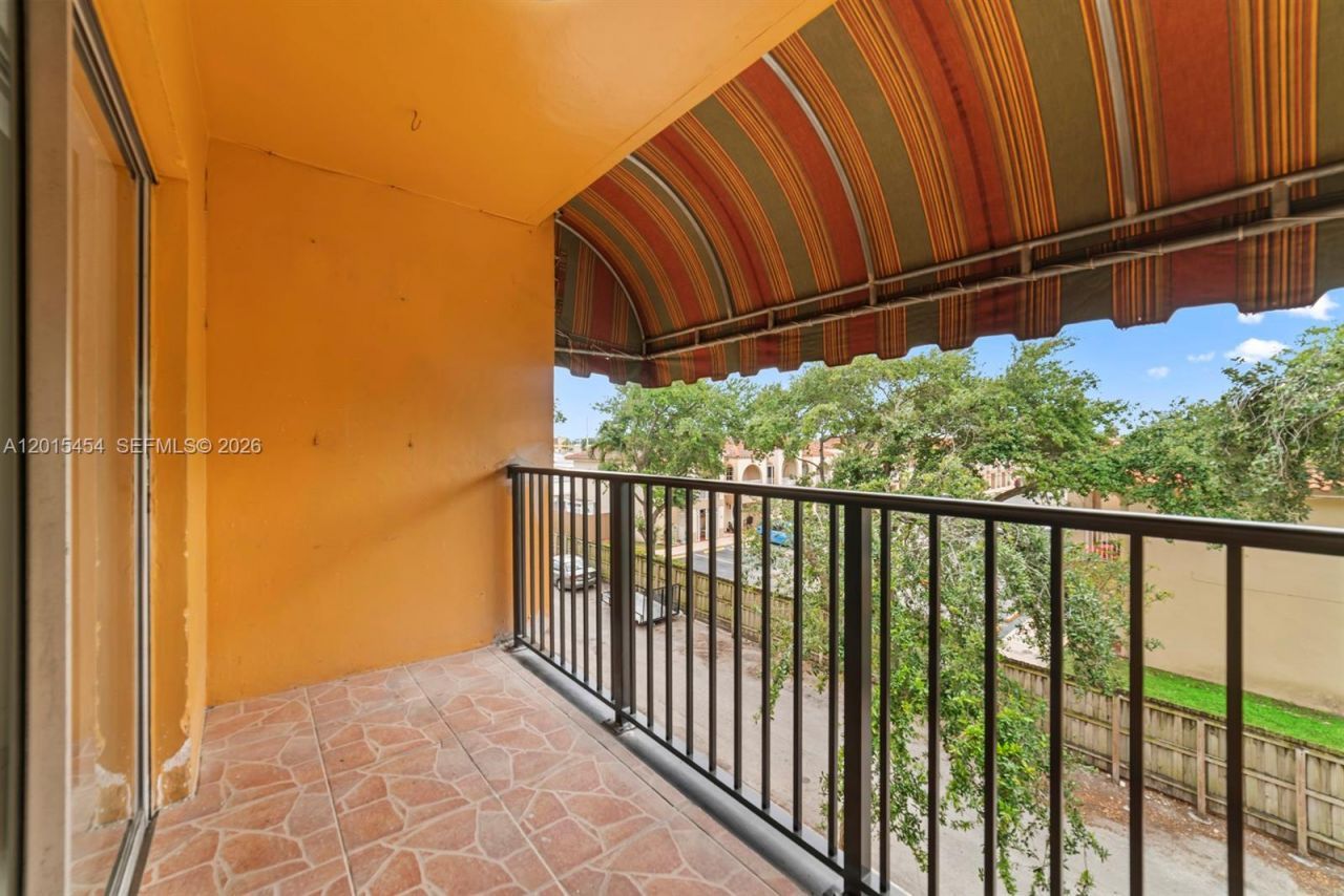525 W 69th St , Unit 306, Hialeah, FL 33014 Photo