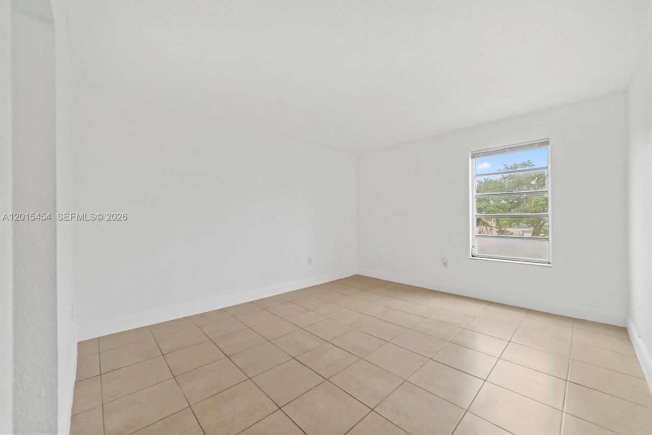 525 W 69th St , Unit 306, Hialeah, FL 33014 Photo