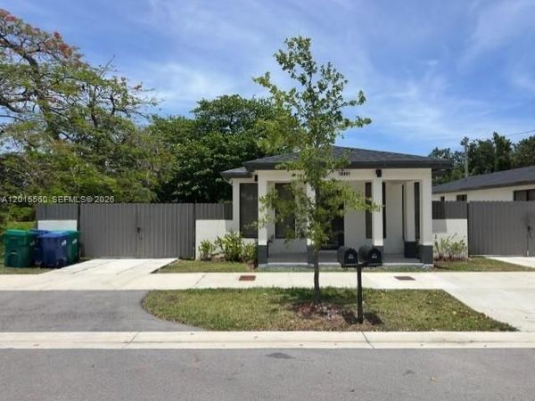 10091 Kumquat St , Miami, FL 33157