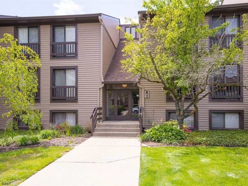 1105 Canyon View Road, Unit 204, Sagamore Hills, OH 44067 Photo 2