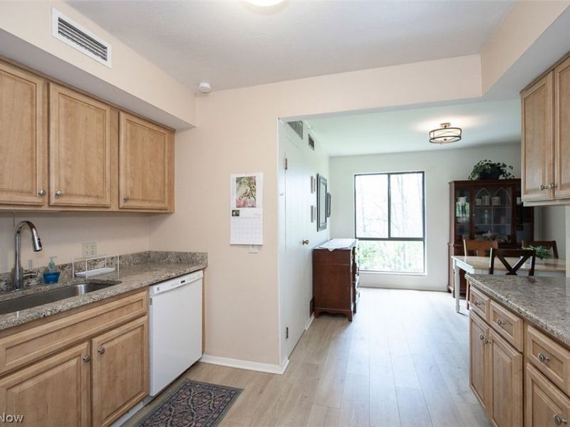 1105 Canyon View Road, Unit 204, Sagamore Hills, OH 44067 Photo 4