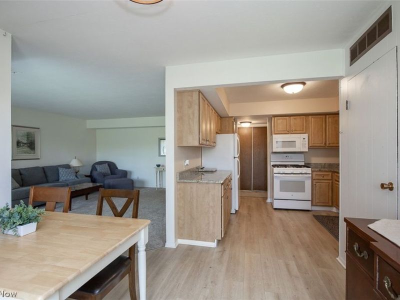 1105 Canyon View Road, Unit 204, Sagamore Hills, OH 44067 Photo 8