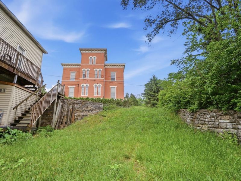 17 Estelle Street, Cincinnati, OH 45219 Photo 4