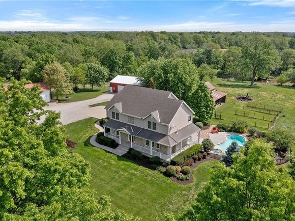 35559 Metcalf Road, Louisburg, KS 66053