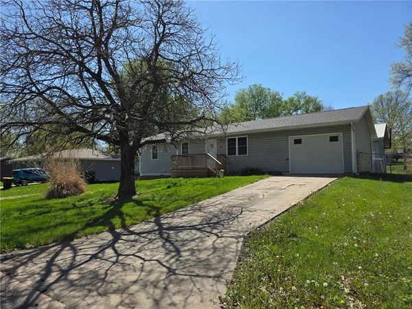 606 S Catalpa Street, Savannah, MO 64485