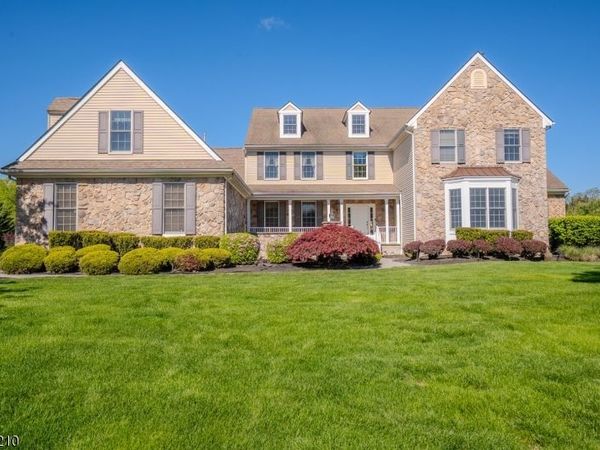 2 Linwood Dr, Monroe, NJ 08831