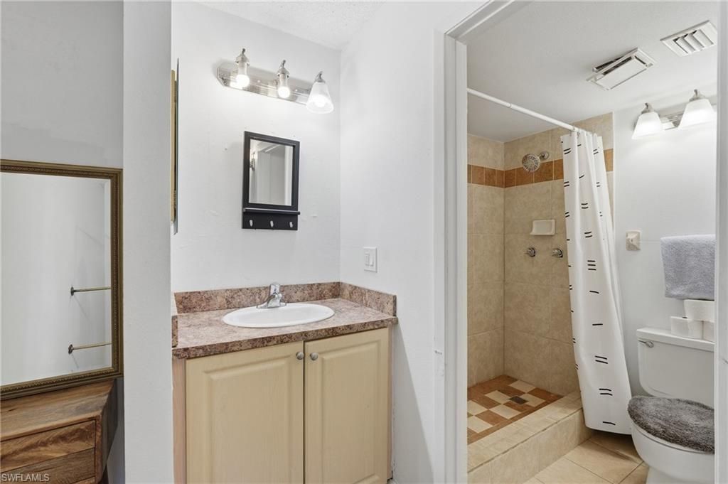 2366 E Mall Dr, Unit 403, Fort Myers, FL 33901 Photo