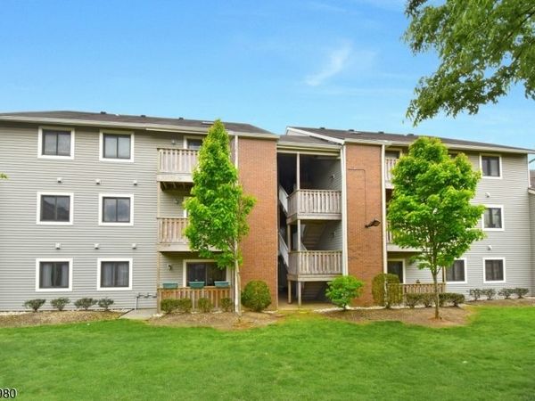 4815 Ravens Crest Dr, Plainsboro, NJ 08536