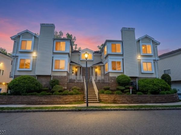 2604 Madaline Dr, Woodbridge, NJ 07001