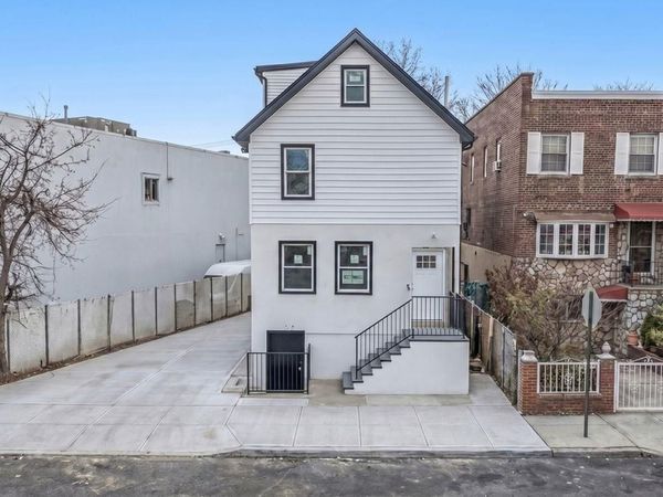 1148 E 211th Street, Bronx, NY 10469
