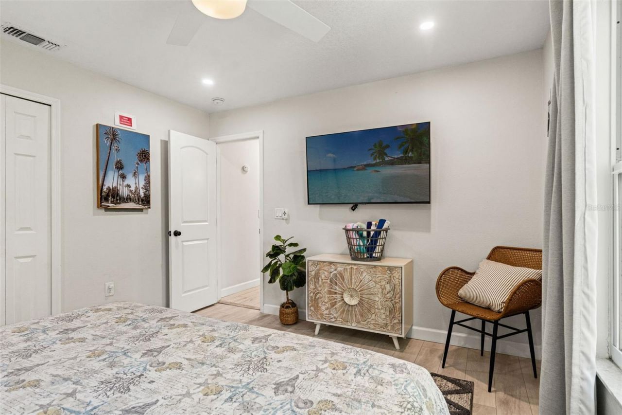 8106 Gulf Drive, Holmes Beach, FL 34217 Photo