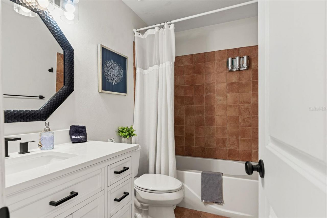 8106 Gulf Drive, Holmes Beach, FL 34217 Photo