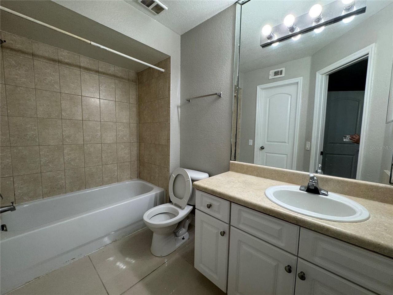 4532 Commander Drive, Unit 2131, Orlando, FL 32822 Photo