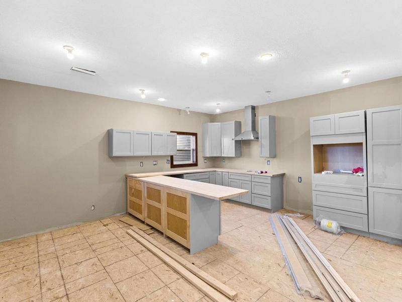 3317 Latonia Court , Columbus, OH 43232 Photo 7