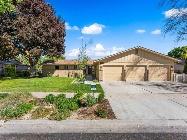 1116 N Eagle Hills Way, Eagle, ID 83616