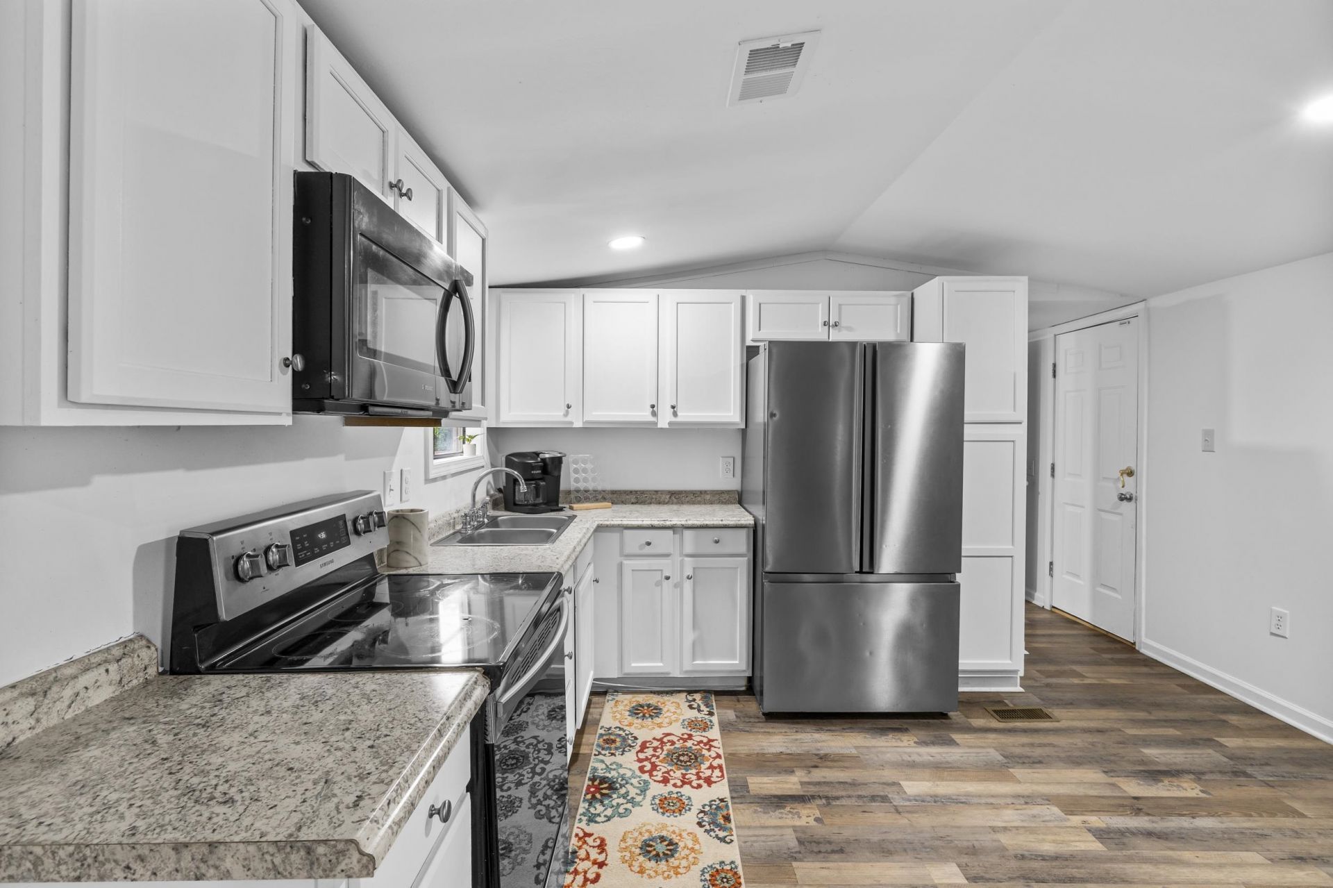 100 Romell Rd. Photo 4