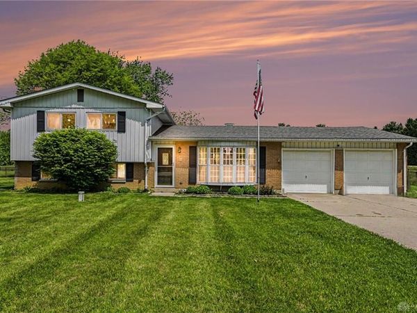 5884 Troy Road, Springfield, OH 45502
