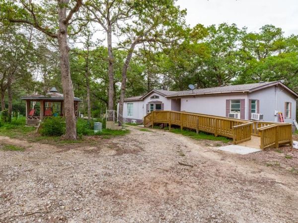 319 Green Oaks DR, Bastrop, TX 78602