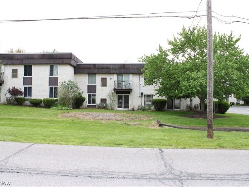 8557 N Akins Road, Unit 103, North Royalton, OH 44133 Photo 4