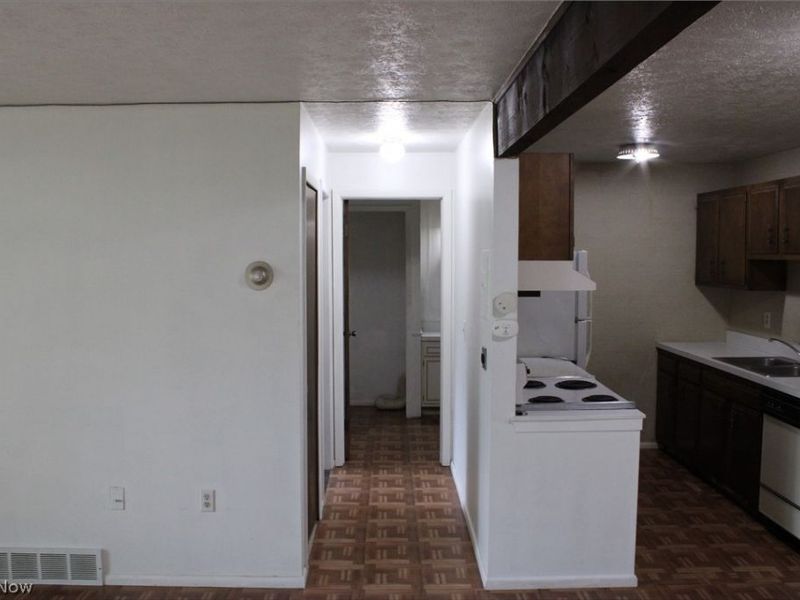 8557 N Akins Road, Unit 103, North Royalton, OH 44133 Photo 5