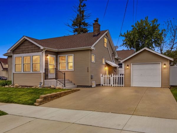 330 24th ST NE, Cedar Rapids, IA 52402