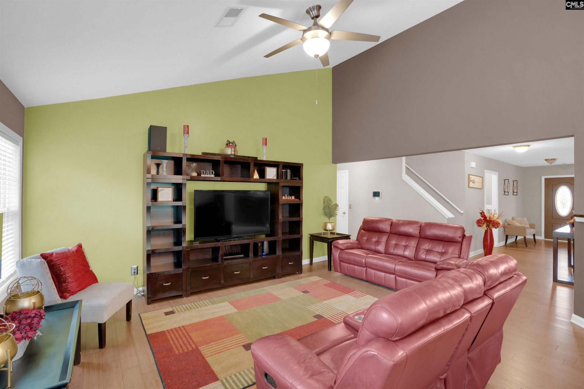 946 Farnsworth Drive  Photo 7