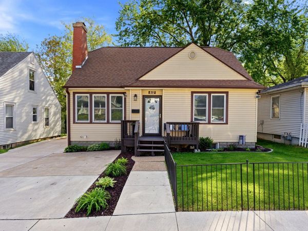 812 CEDAR, Muscatine, IA 52761