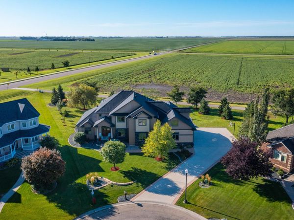 4856 2nd Street SW, Moorhead, MN 56560