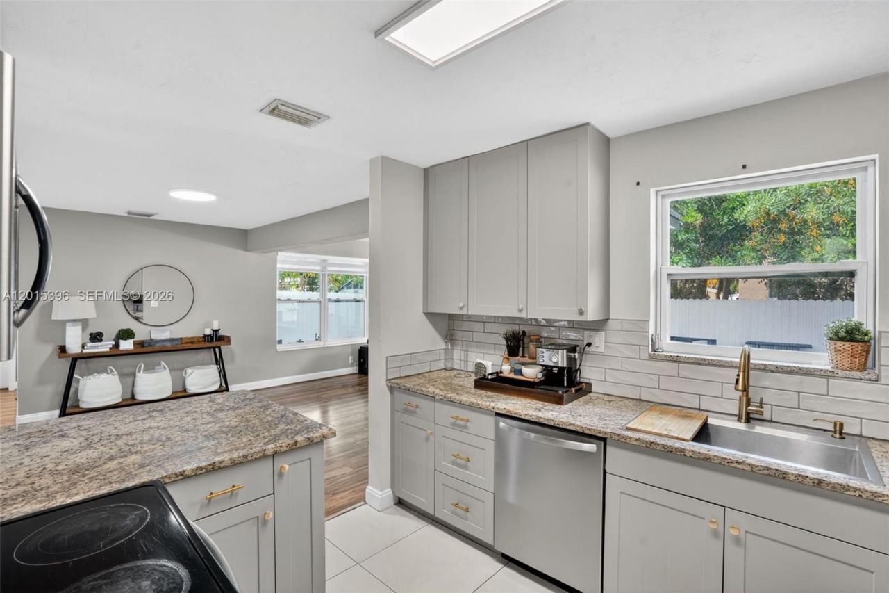 7860 NW 10th St, Pembroke Pines, FL 33024 Photo