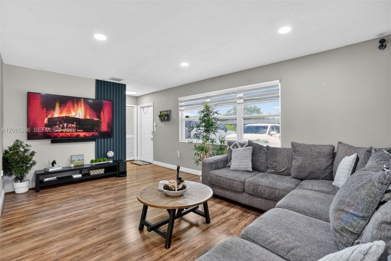 7860 NW 10th St, Pembroke Pines, FL 33024 Photo