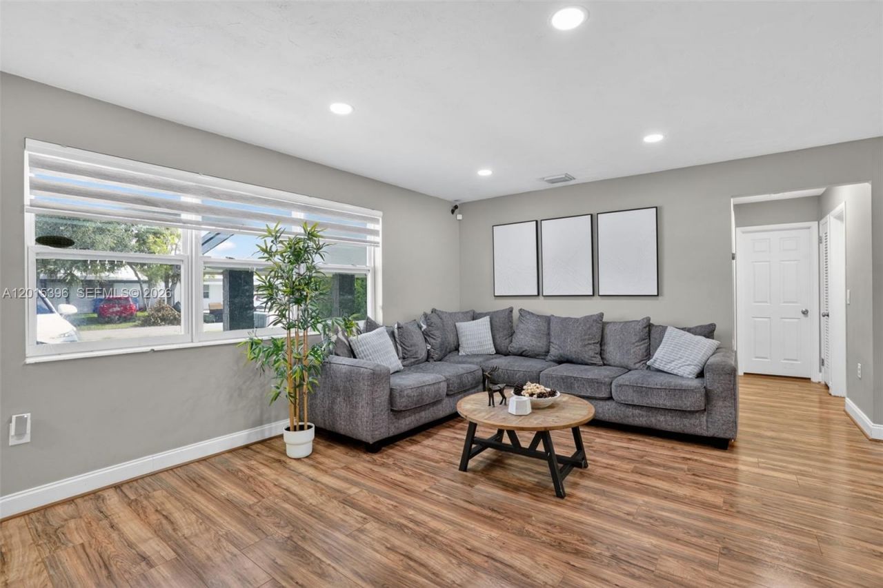 7860 NW 10th St, Pembroke Pines, FL 33024 Photo