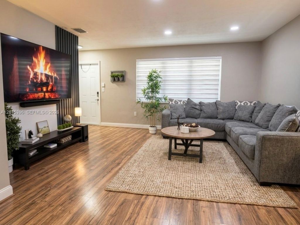 7860 NW 10th St, Pembroke Pines, FL 33024 Photo