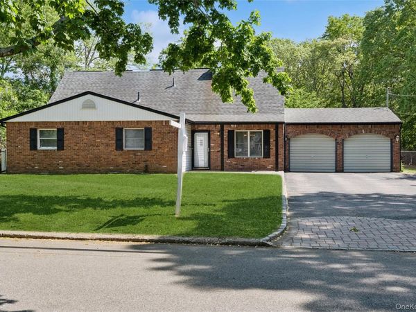 10 Rita Drive, Mount Sinai, NY 11766