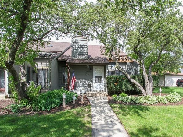 949 MANCHESTER Court, South Elgin, IL 60177