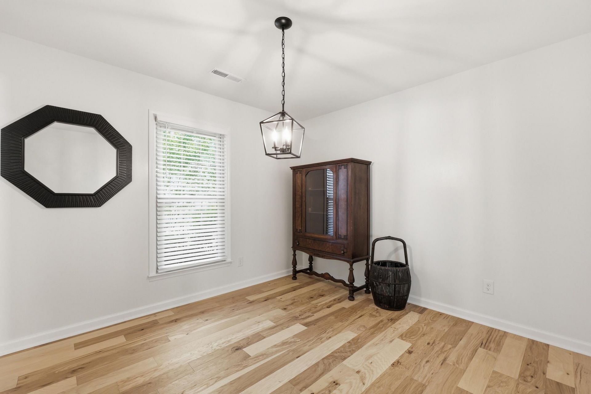 106 Annandale Court Photo 7