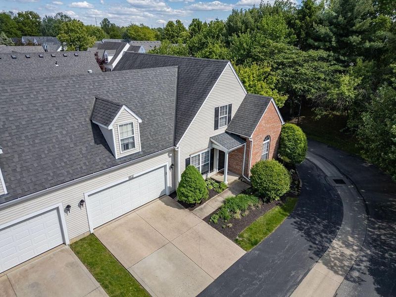 8626 Lazelle Commons Drive , Lewis Center, OH 43035 Photo 2