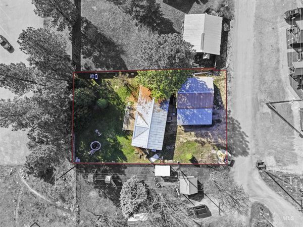 40 Village Cir, Garden Valley, ID 83622