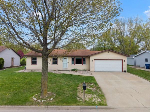 201 FAIRWAY STREET, Combined Locks, WI 54113