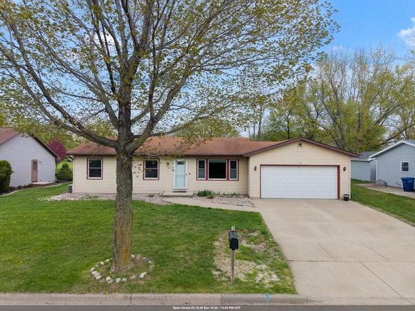 201 FAIRWAY STREET, Combined Locks, WI 54113
