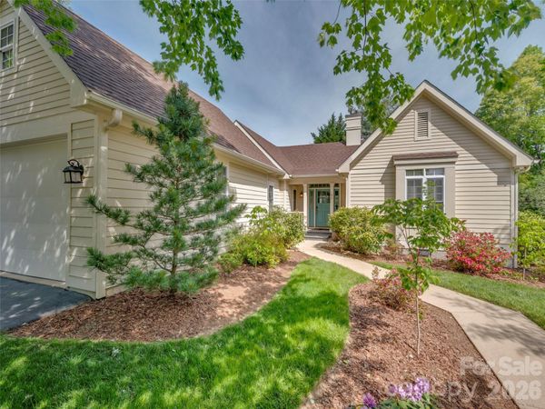 90 Dunroy Drive, Hendersonville, NC 28739