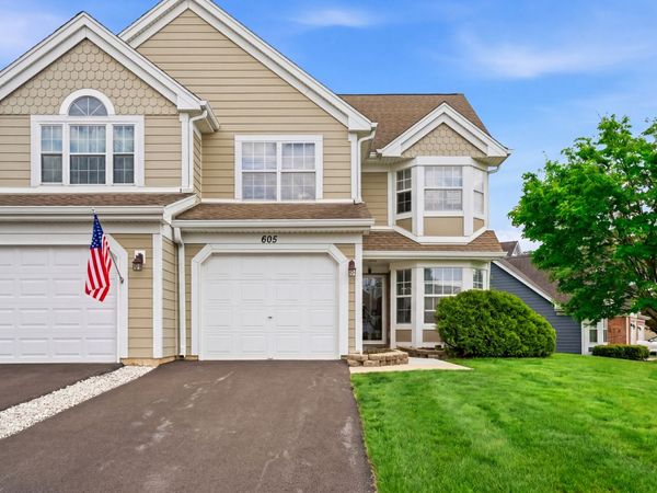 605 Kingsbridge Drive , Carol Stream, IL 60188