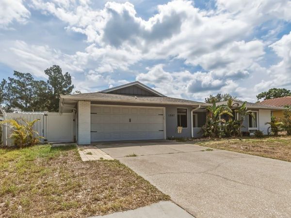 1387 S DISSTON AVENUE , TARPON SPRINGS, FL 34689