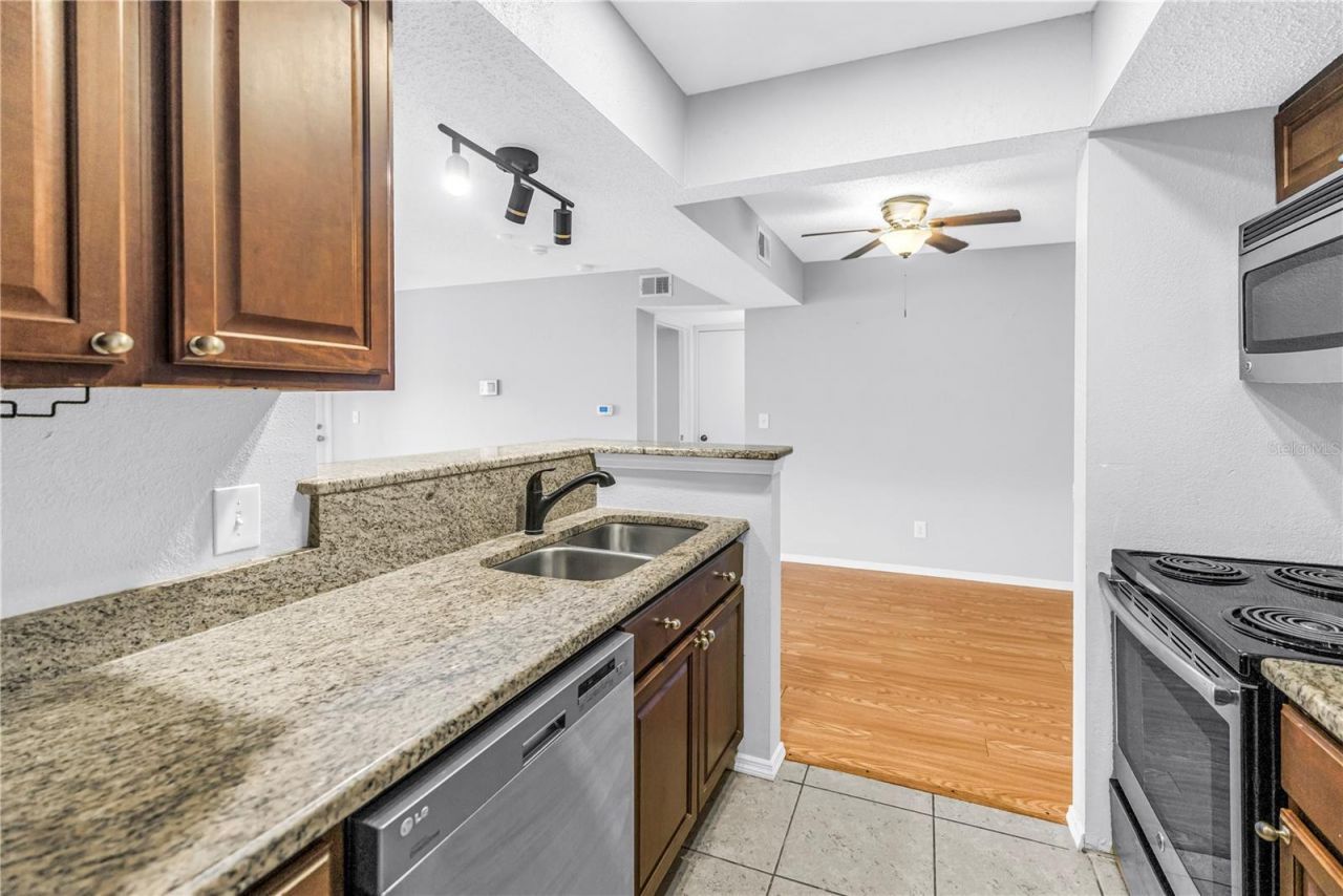 10200 Gandy Boulevard N, Unit 807, Saint Petersburg, FL 33702 Photo