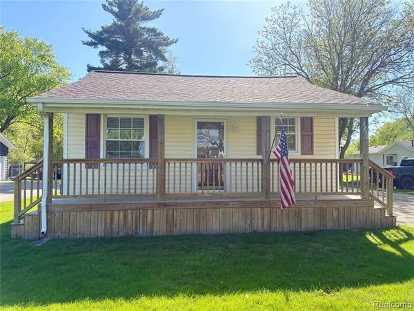 2230 N Center Road , Burton, MI 48509
