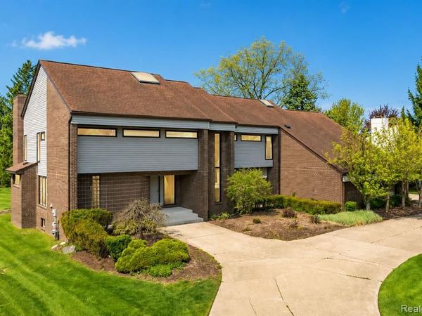 3830 Columbia Drive , Bloomfield Hills, MI 48302