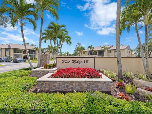 325 Pine Ridge Cir , Unit D-1, Green Acres, FL 33463
